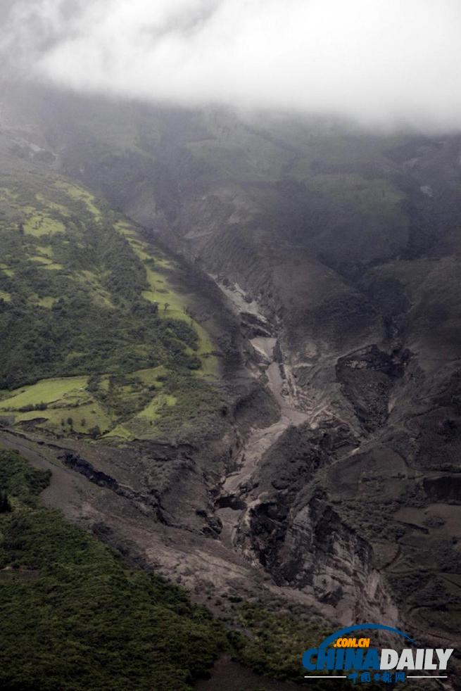 通古拉瓦火山喷出大量火山灰 厄瓜多尔发布橙色预警