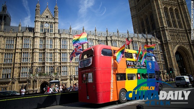 英国下议院通过同性婚姻法案 首相卡梅伦公开支持