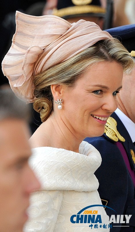 比利时新王后的造型盘点 俨然成为欧洲的时尚精英