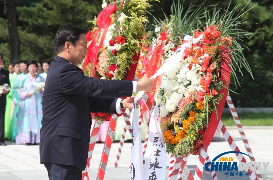 李源潮凭吊毛岸英等志愿军烈士 金正恩献花圈
