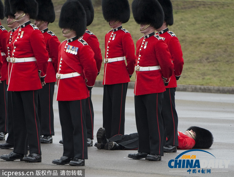 “八一”建军节来临 盘点各国“虚弱”大兵（组图）