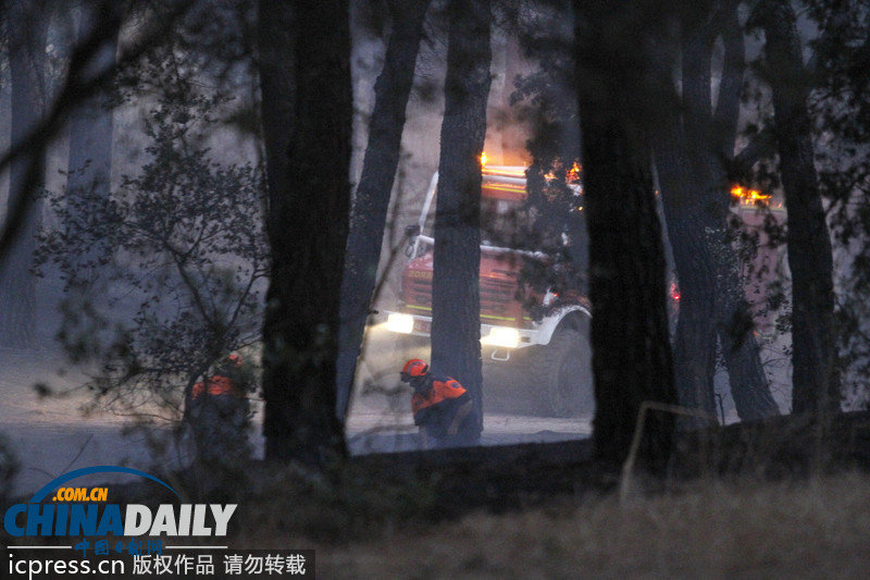 西班牙森林大火蔓延两天 火势失控（高清组图）