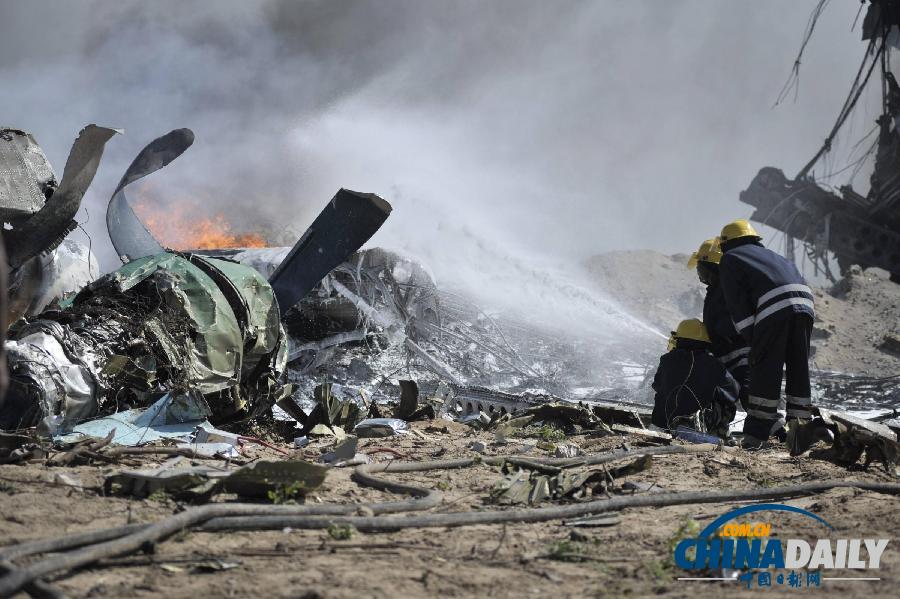 一架满载武器的军用飞机在摩加迪沙国际机场坠