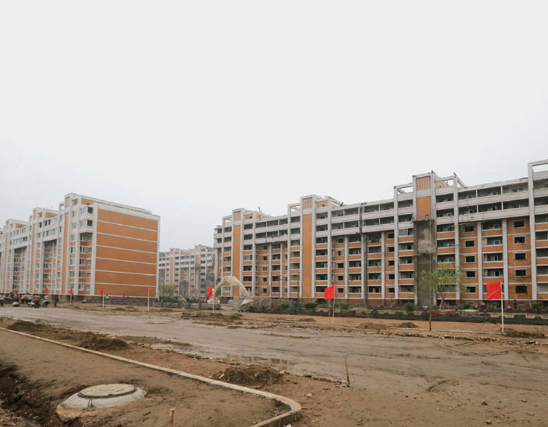 金正恩视察在建住宅事无巨细 亲自体验床具