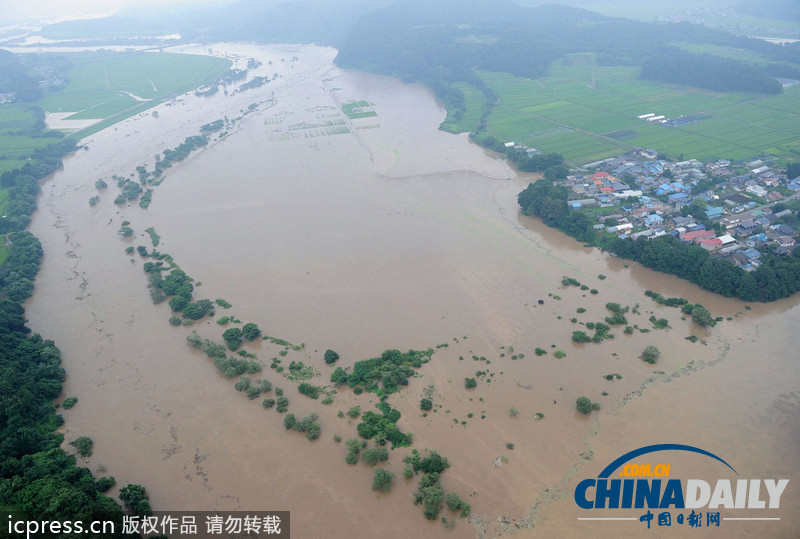 日本东北部遭暴雨袭击 致1人死亡5人失踪（图）