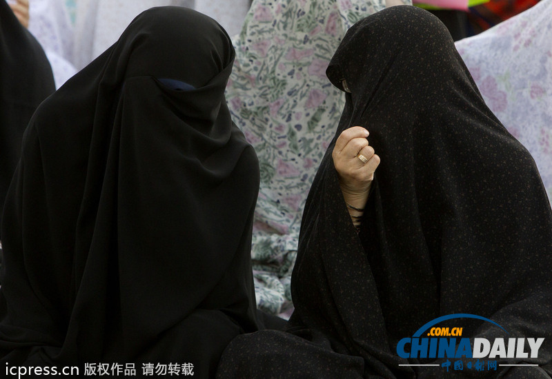 伊朗最高领袖哈梅内伊主持开斋节盛大聚礼（图）