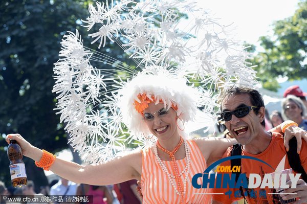 瑞士苏黎世举办街头游行 辣妹遍地热情满溢（组图）