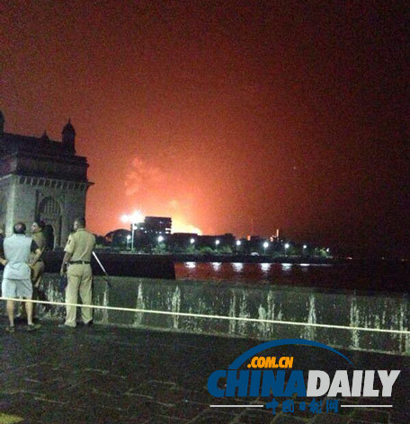 印度海军潜水艇孟买基地爆炸起火 18人失踪（组图）