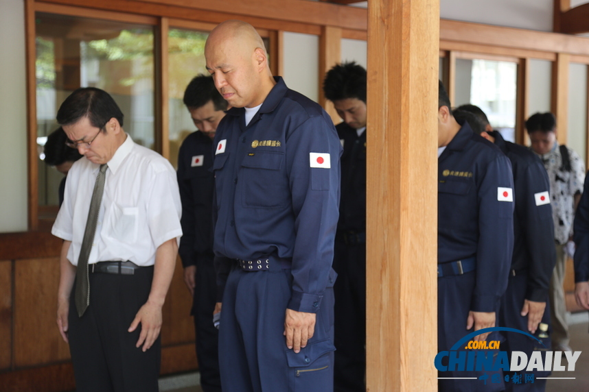中国日报记者直击日本右翼团体“拜鬼”