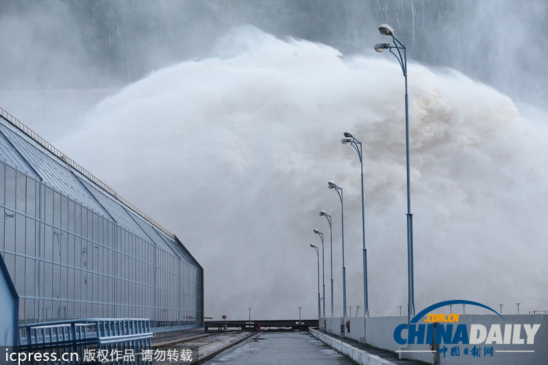 俄罗斯阿穆尔河水位上涨 城市进入紧急状态(高