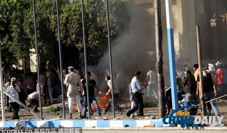 埃及再爆大游行百余人死亡 穆兄会号召继续抗议（组图）