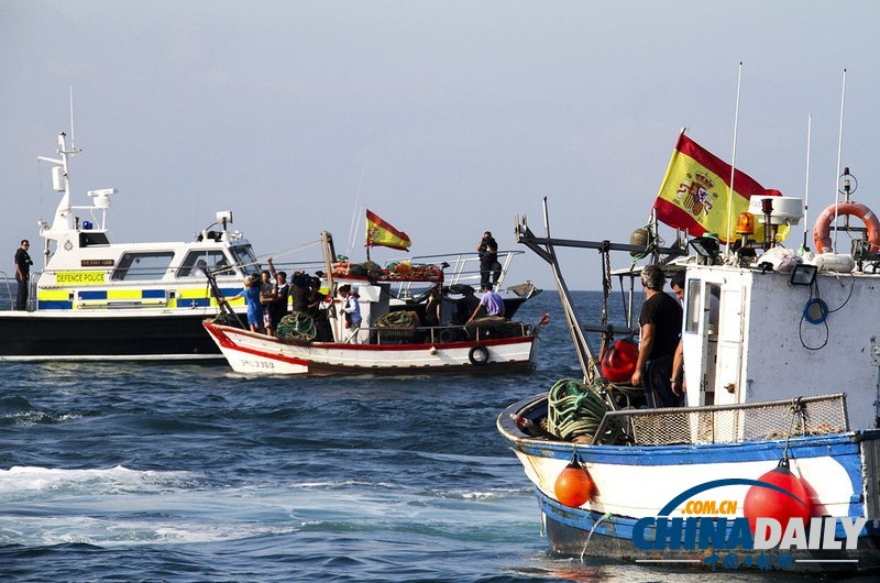 西班牙渔民赴直布罗陀争议海域 抗议对方修建岛礁（高清组图）