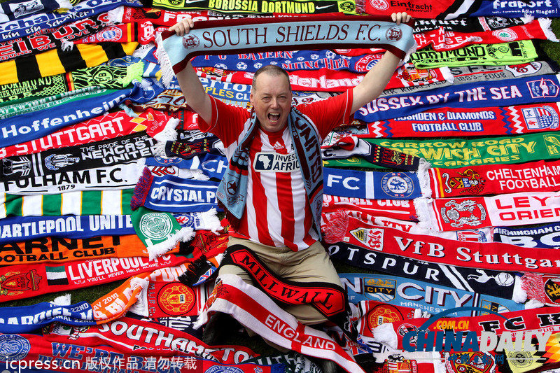 英足球狂人40年收集700条球迷围巾观看上千场