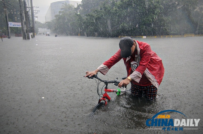 菲律宾连日暴雨导致洪水泛滥 造成7人死亡