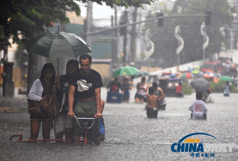 菲律宾连日暴雨导致洪水泛滥 造成7人死亡