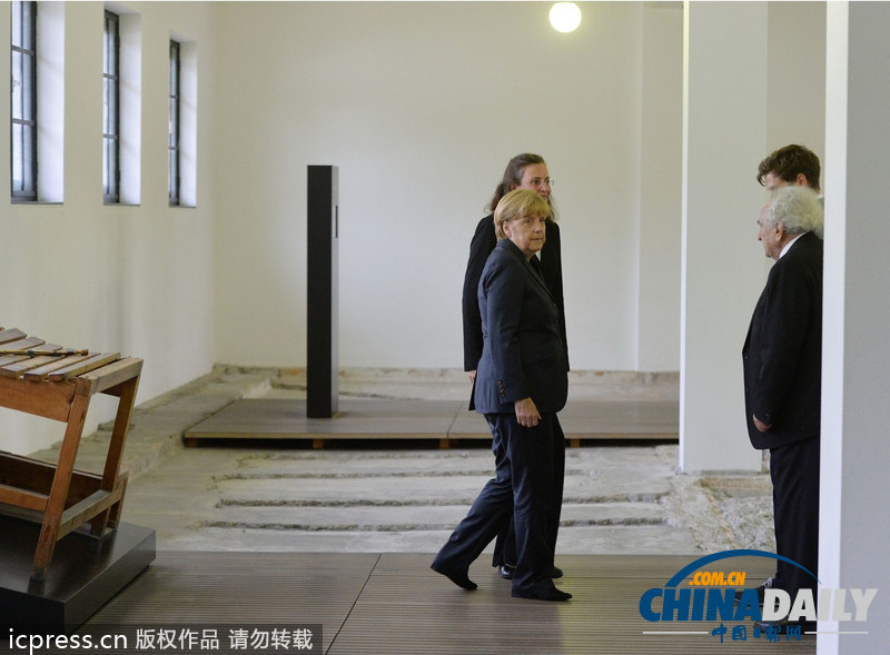默克尔造访纳粹集中营 系在任德总理首次访问