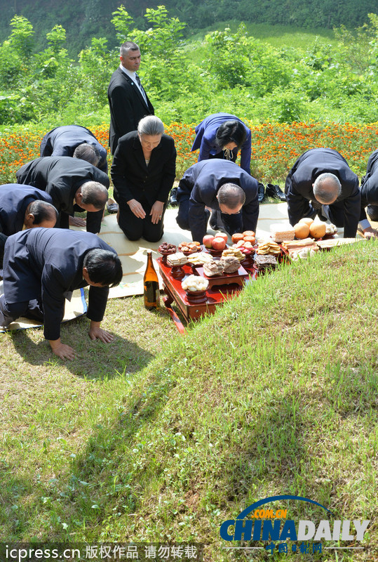 联合国秘书长潘基文夫妇回乡祭祖扫墓