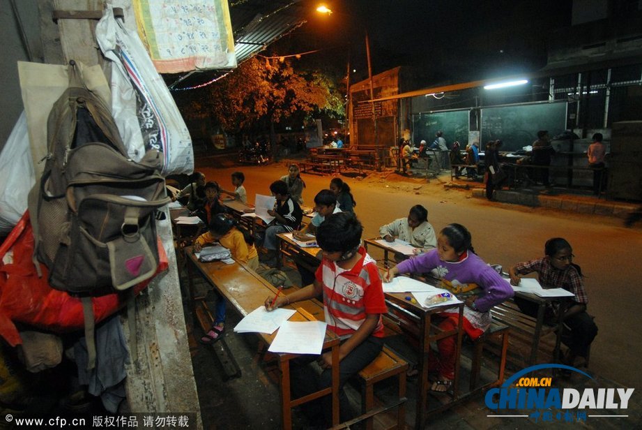 废墟、马路 上学之梦如此美好如此奢侈(组图)