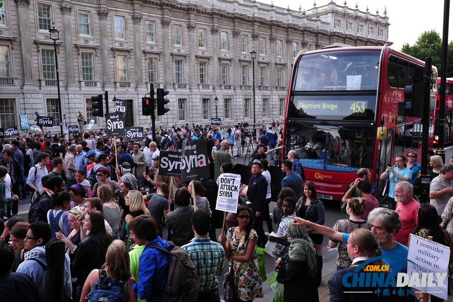 英美民众示威游行 反对军事介入叙利亚