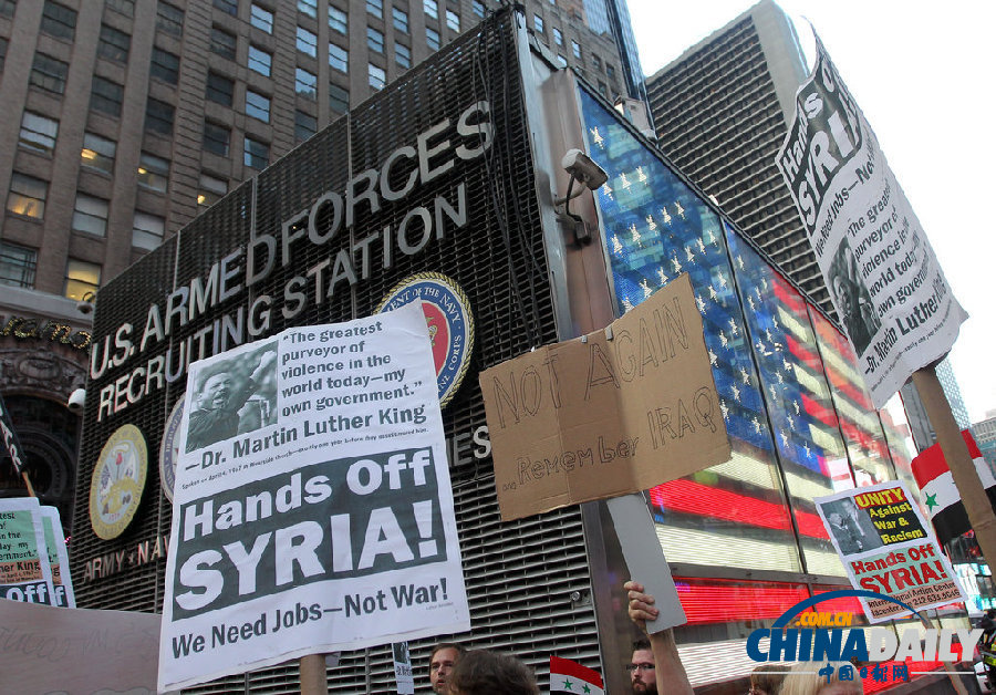 纽约民众聚集时报广场反对政府军事干预叙利亚（图）