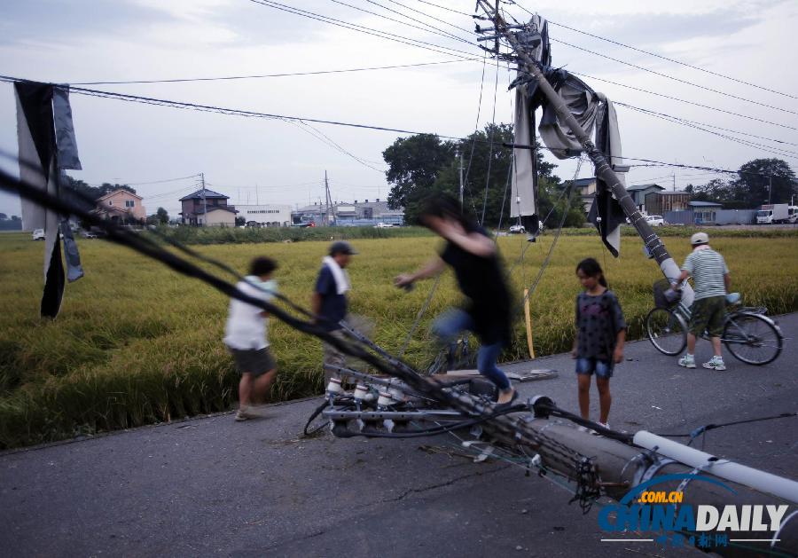 日本多地遭疑似龙卷风袭击 致数十人受伤