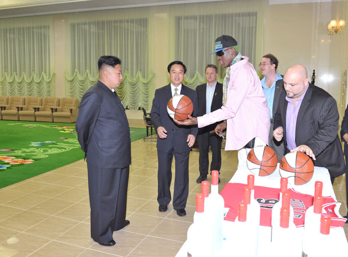 金正恩宴请美前篮球明星罗德曼 并邀其随时访朝