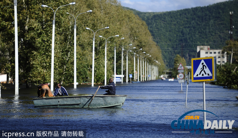 俄罗斯远东地区洪水依旧肆虐 街道一片汪洋（图）