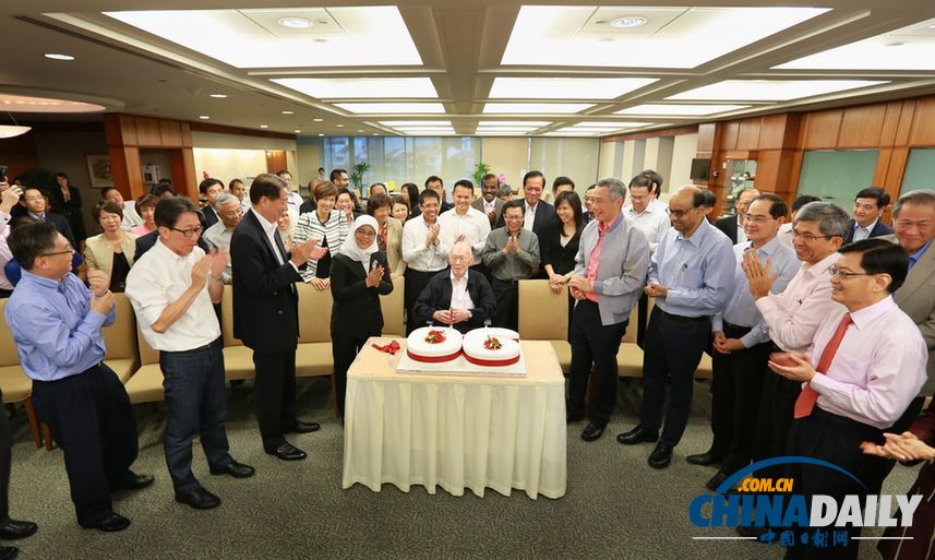 新加坡前总理李光耀90岁大寿 议员为其举行庆祝会