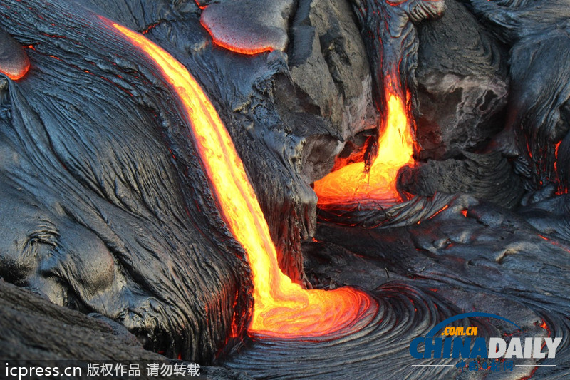 高难度摄影：夏威夷熔岩入海美景摄人心魄（组图）