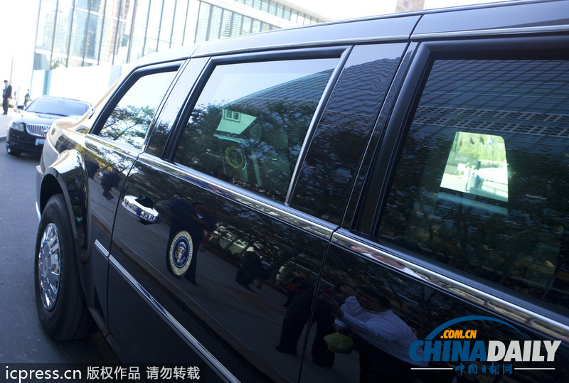 奥巴马霸气豪车引市民围观拍照 高大威猛可防毒气