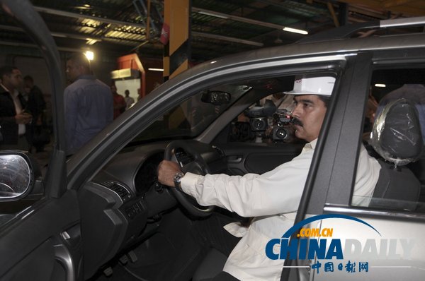 委内瑞拉总统视察工厂试驾汽车 采用中国技术生产