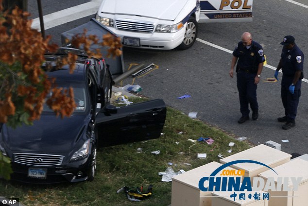 撞白宫嫌犯身份照片曝光 母称其生女后患产后抑郁