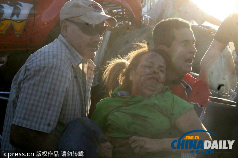 墨西哥巨型卡车冲入看台 致至少6人死亡47人受伤