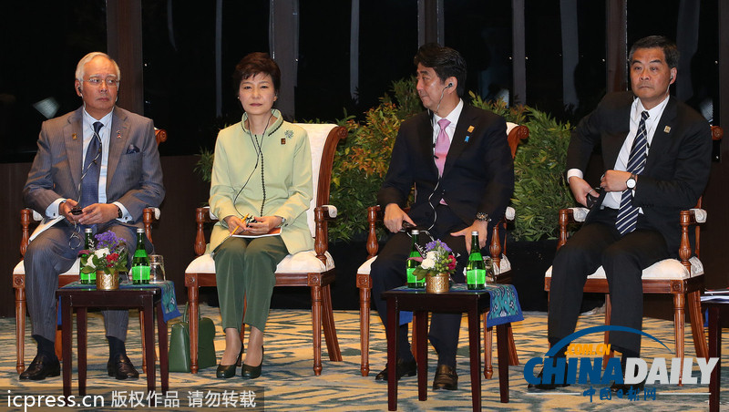 朴槿惠与安倍晋三APEC峰会无交流气氛尴尬