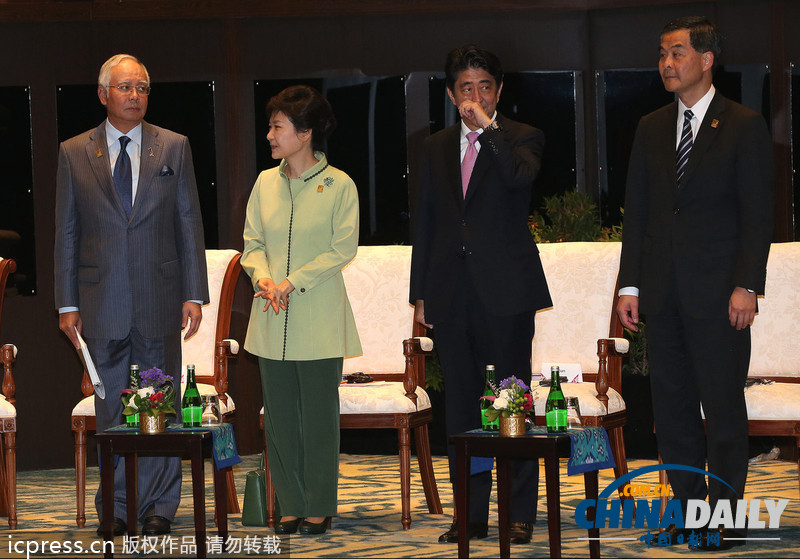朴槿惠与安倍晋三APEC峰会无交流气氛尴尬
