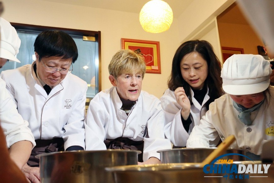 加拿大总督夫人看望南京智障儿童 传授私房秘籍(组图)