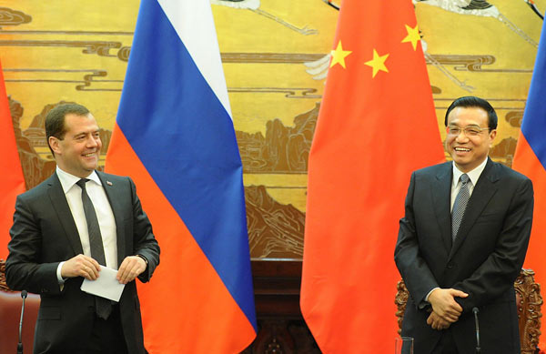 李克强与俄总理梅德韦杰夫共同会见记者
