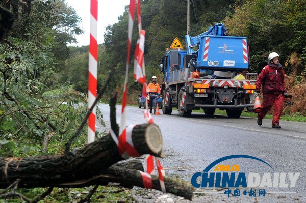 欧洲多国遭遇强风暴袭击 十余人死亡损失惨重（组图）