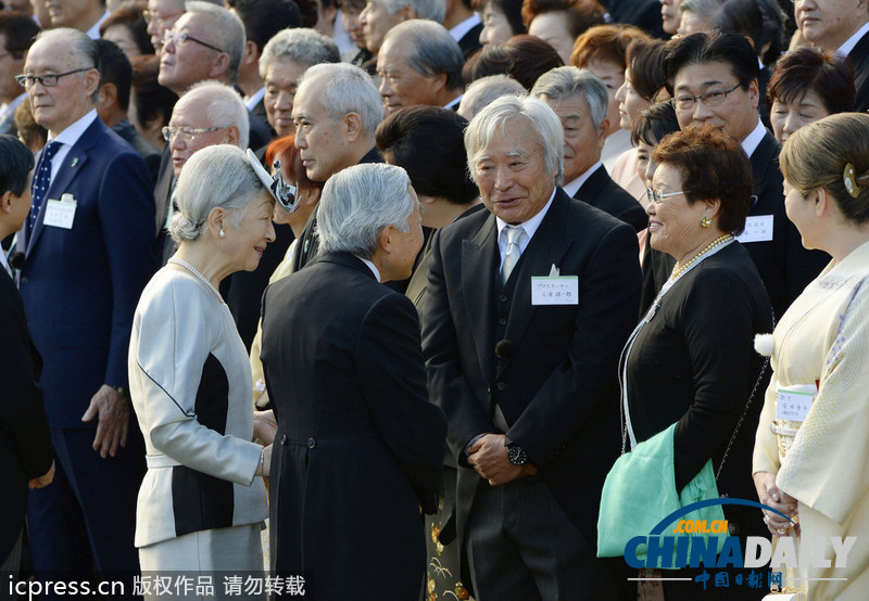 日本天皇夫妇开办秋季游园会 会见八旬珠峰征服者（组图）