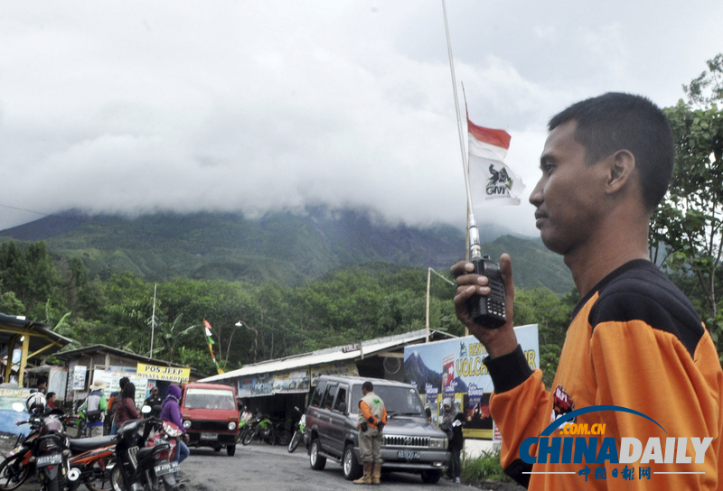 印尼两火山持续喷发 航空受影响
