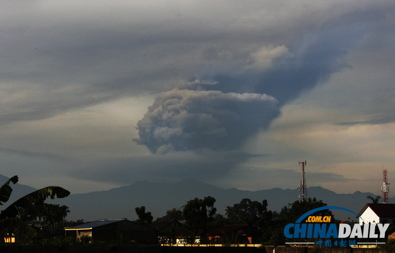 印尼两火山持续喷发 航空受影响