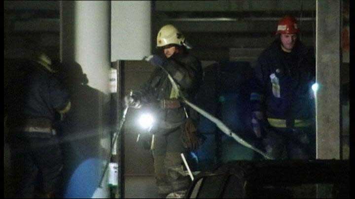 拉脱维亚首都一超市楼顶坍塌 数十人死伤（组图）