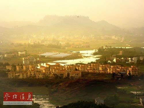 美媒关注“富豪为乡亲建别墅” 称其感动中国人