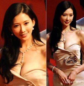 林志玲低调试婚纱