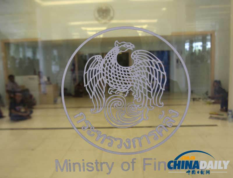 泰国示威者占领政府要害部门 要求总理英拉下台