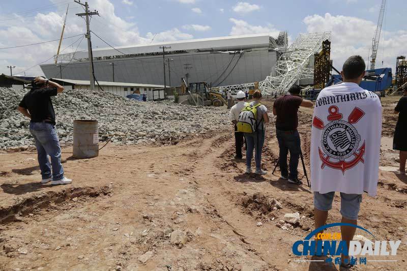 巴西世界杯开幕式球场顶棚坍塌 3人不幸遇难