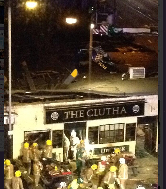 苏格兰警用直升机坠落酒吧 已致3死数十人伤（图）