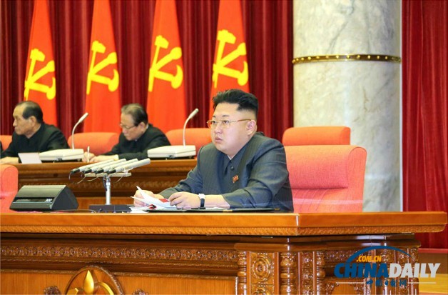 朝鲜媒体刊登金正恩出席劳动党政治局会议图片