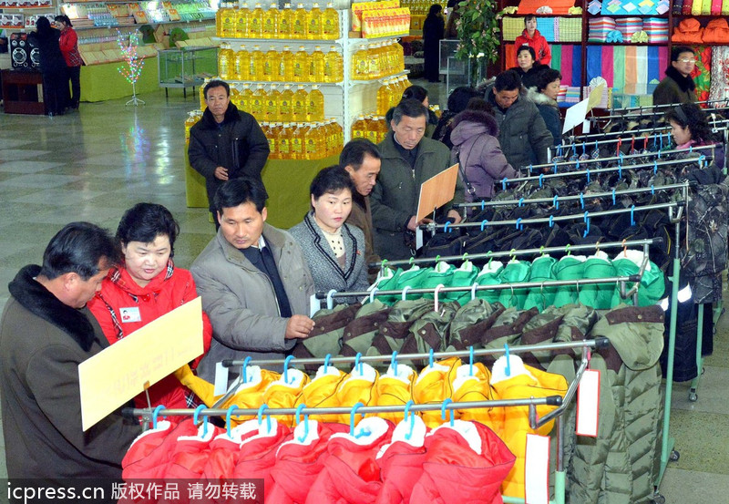 朝鲜平壤第一百货商店商品展览会开幕 物品丰富