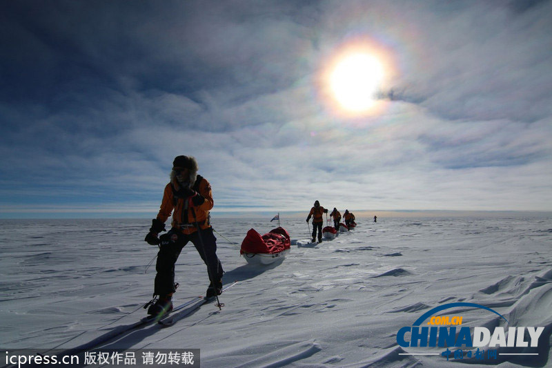 哈里王子向着南极前进 胡子浓密男人味十足